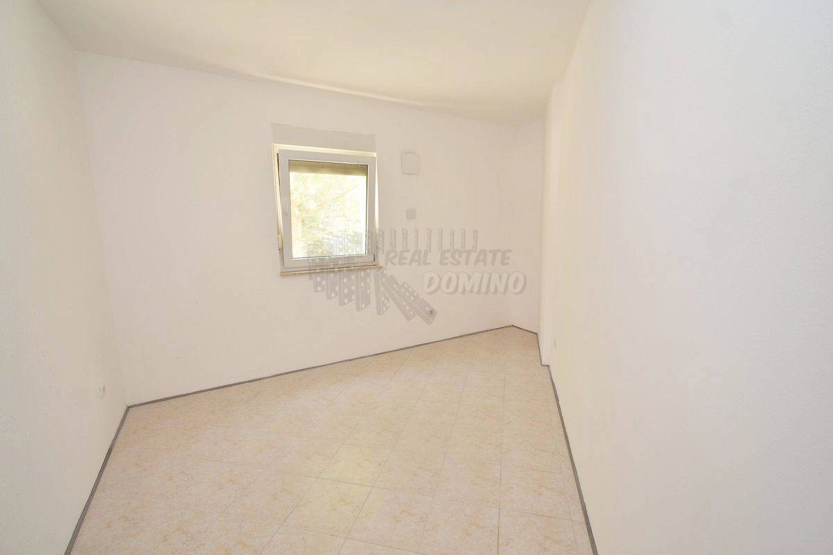 Apartma v mestu Krk s čudovitim vrtom!