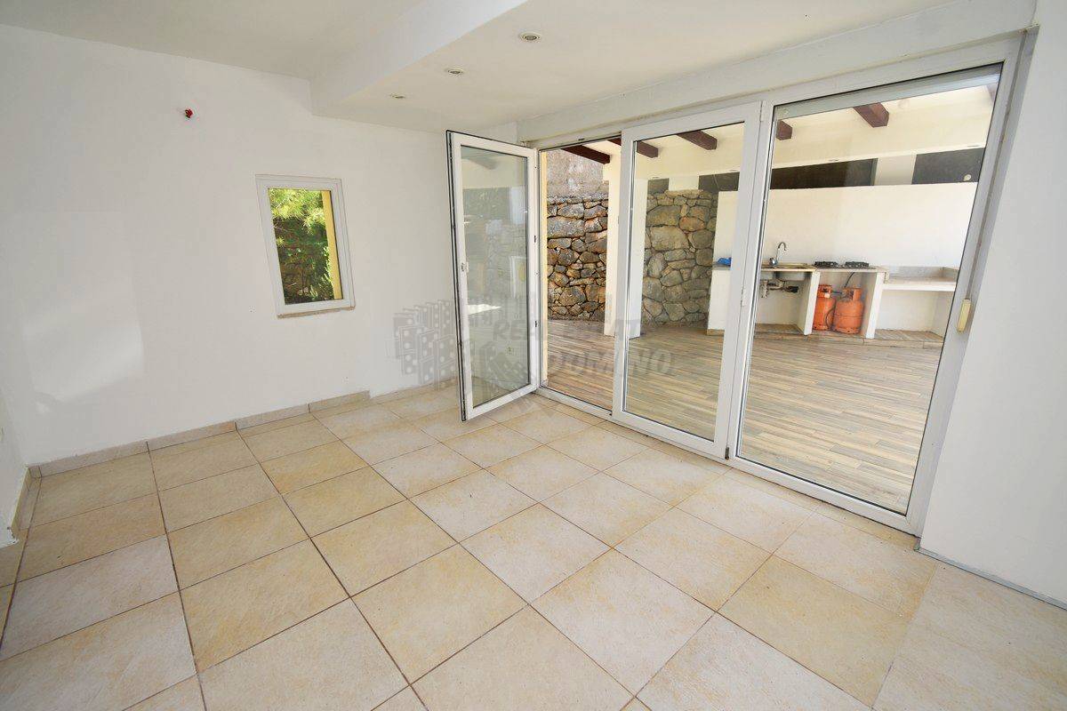 Apartma v mestu Krk s čudovitim vrtom!