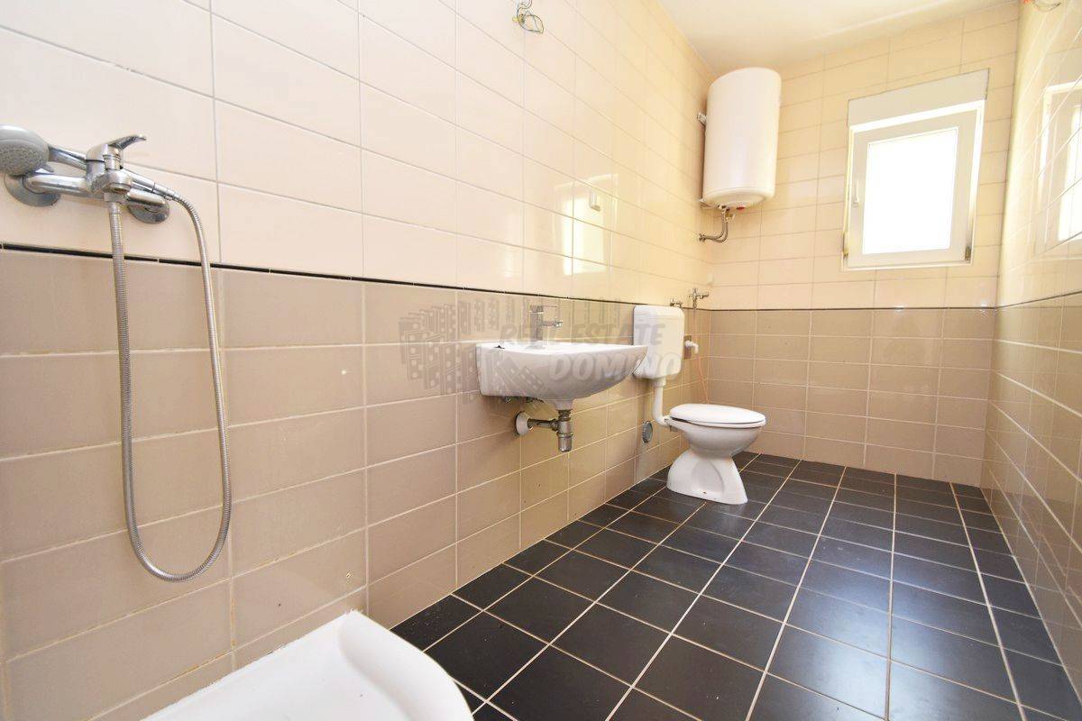 Apartma v mestu Krk s čudovitim vrtom!