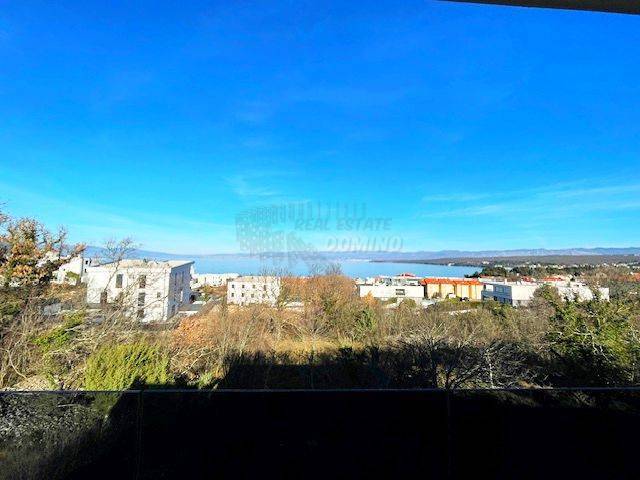 Luksuzni penthouse z bazenom na strehi in odprtim pogledom na morje!