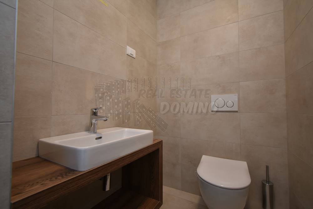 Luksuzni penthouse z bazenom na strehi in odprtim pogledom na morje!