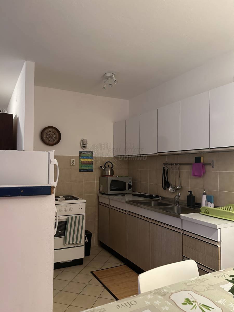 Hiša s 3 ločenimi apartmaji in vrtom! Njivice