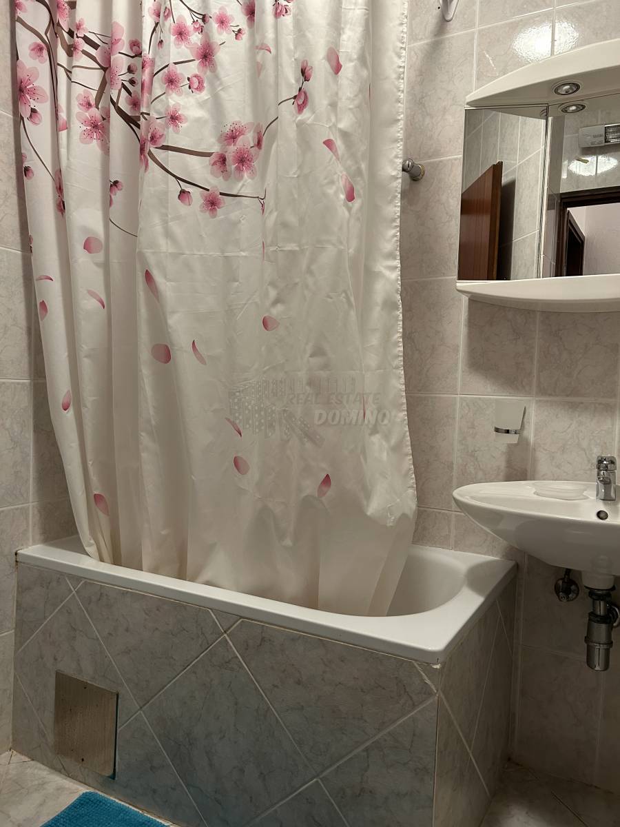 Hiša s 3 ločenimi apartmaji in vrtom! Njivice