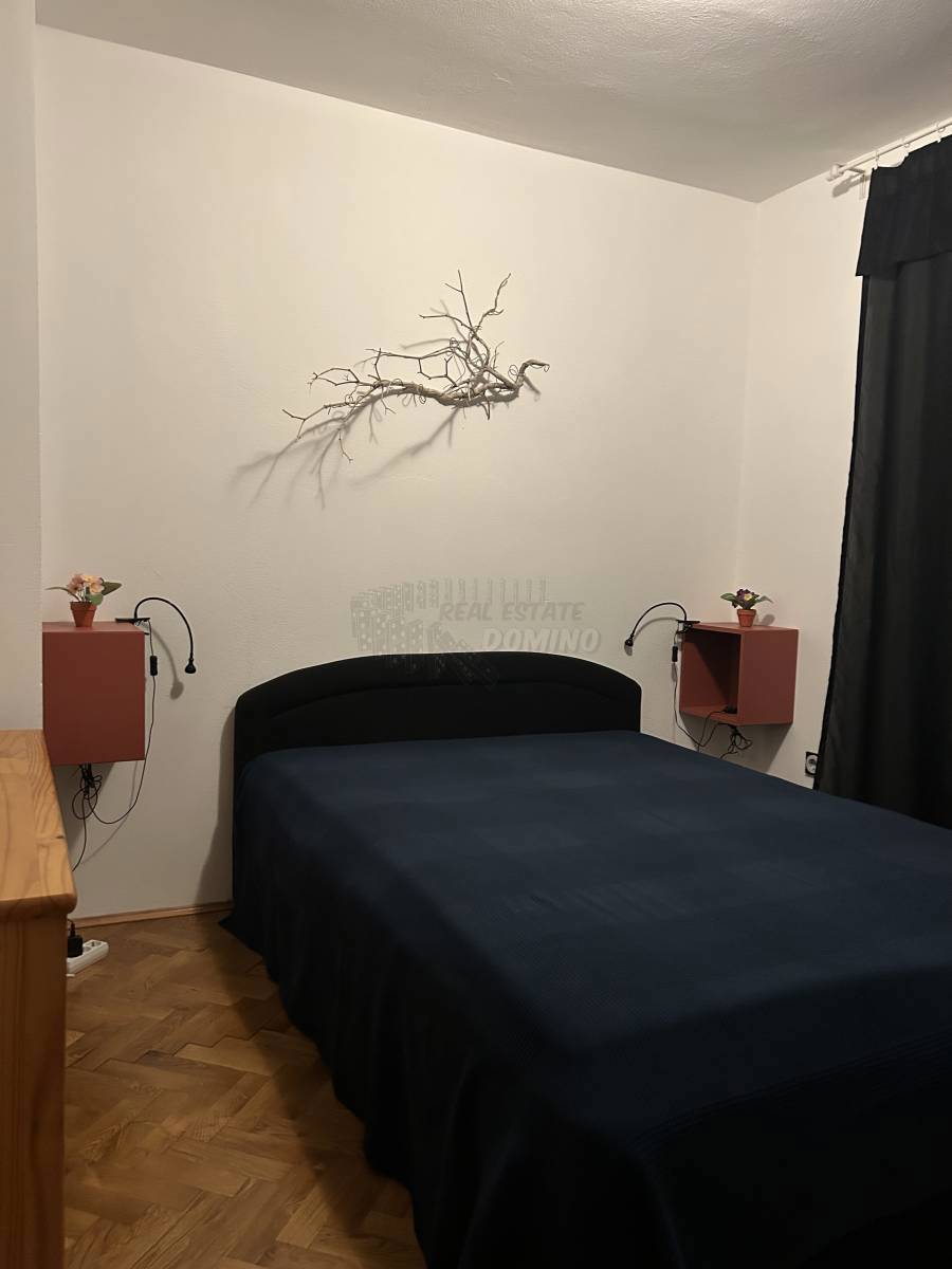 Hiša s 3 ločenimi apartmaji in vrtom! Njivice