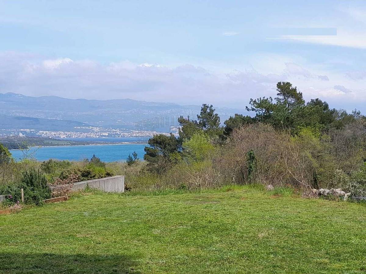 Stanovanje s čudovitim vrtom in razgledom! Zaliv Soline!