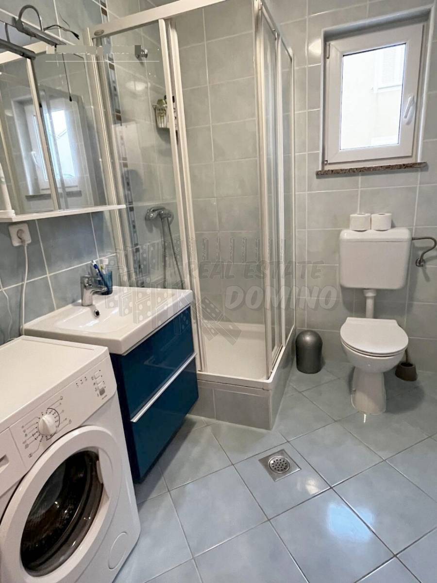 Stanovanje s čudovitim vrtom in razgledom! Zaliv Soline!