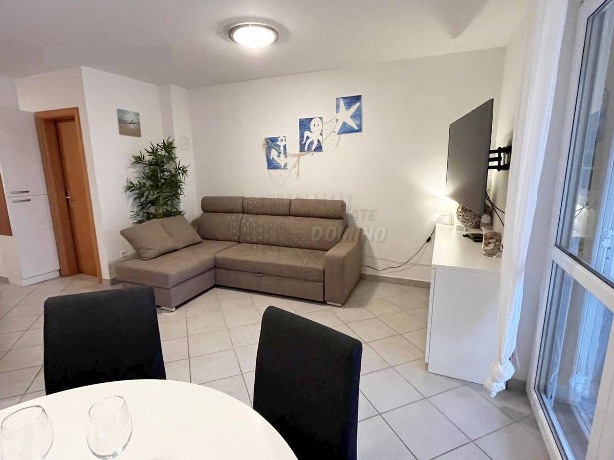 Stanovanje s čudovitim vrtom in razgledom! Zaliv Soline!