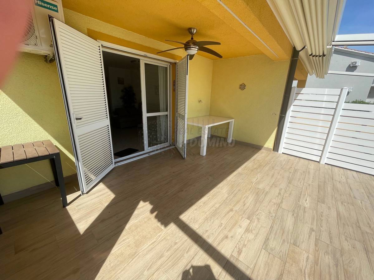 Stanovanje s čudovitim vrtom in razgledom! Zaliv Soline!