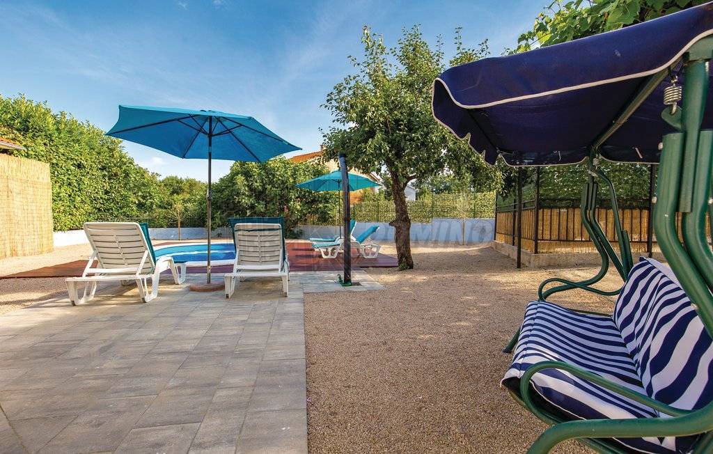 Čudovita hiša z grijanim bazenom! Otok Krk!