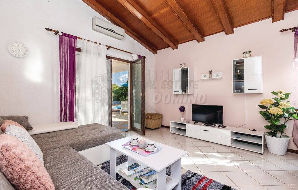 Čudovita hiša z grijanim bazenom! Otok Krk!