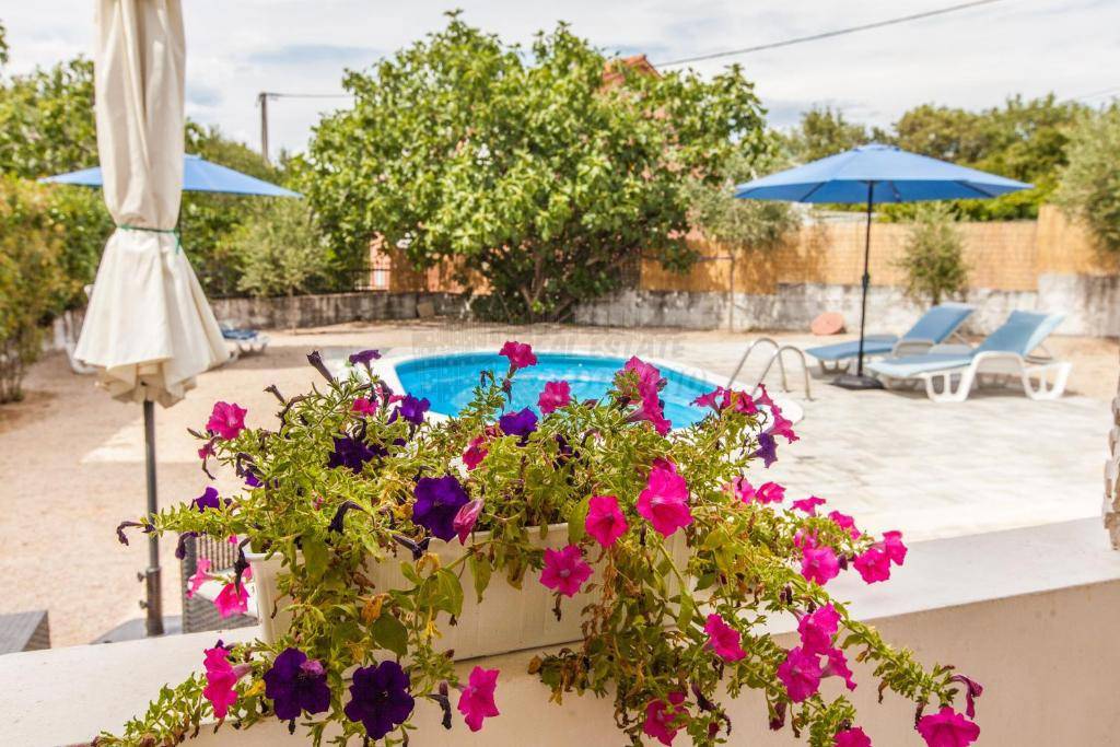 Čudovita hiša z grijanim bazenom! Otok Krk!