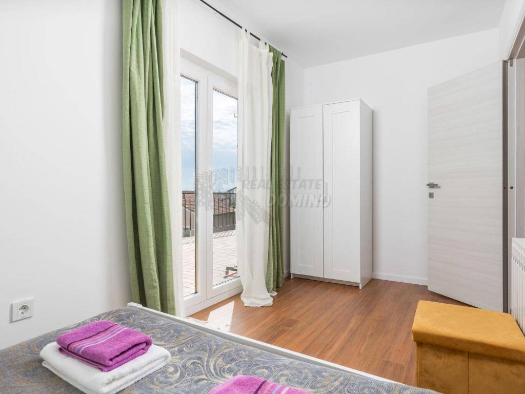 Hiša z bazenom in 6 spalnicami!! Mesto Krk - okolica!