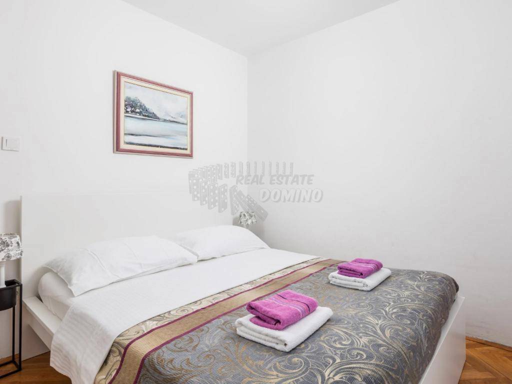 Hiša z bazenom in 6 spalnicami!! Mesto Krk - okolica!