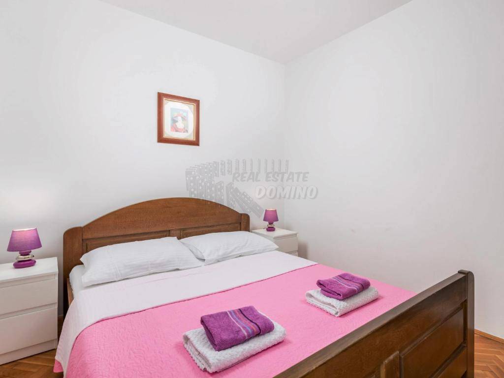 Hiša z bazenom in 6 spalnicami!! Mesto Krk - okolica!