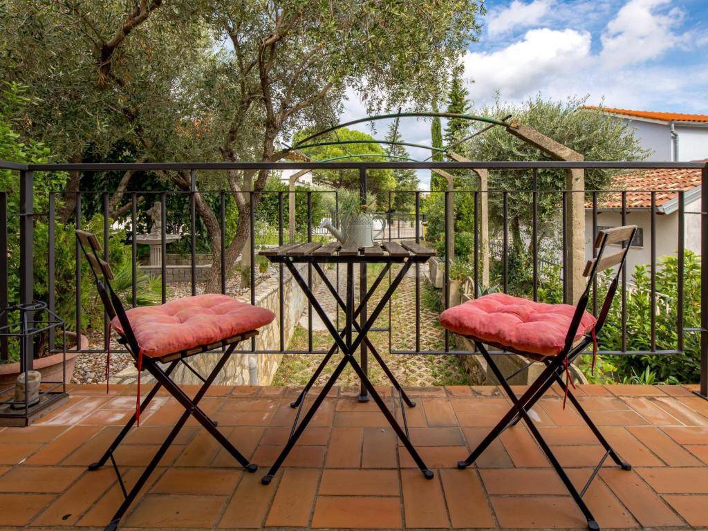 Hiša z bazenom in 6 spalnicami!! Mesto Krk - okolica!