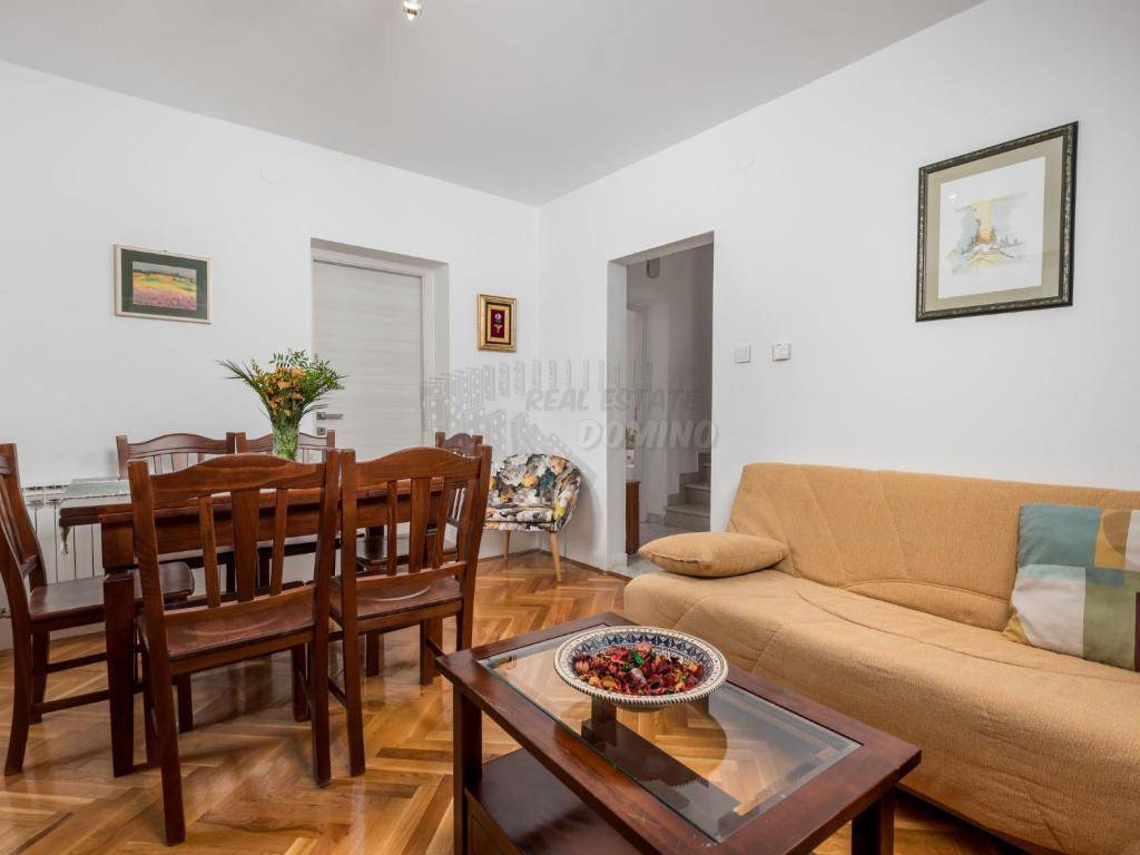 Hiša z bazenom in 6 spalnicami!! Mesto Krk - okolica!