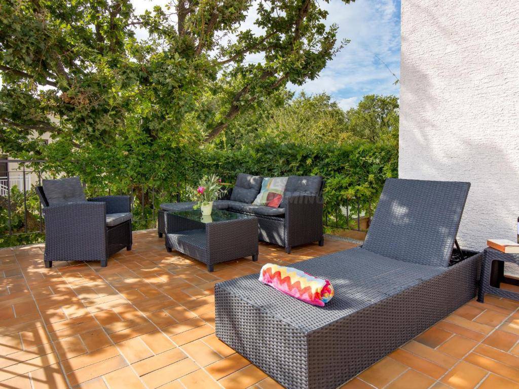 Hiša z bazenom in 6 spalnicami!! Mesto Krk - okolica!