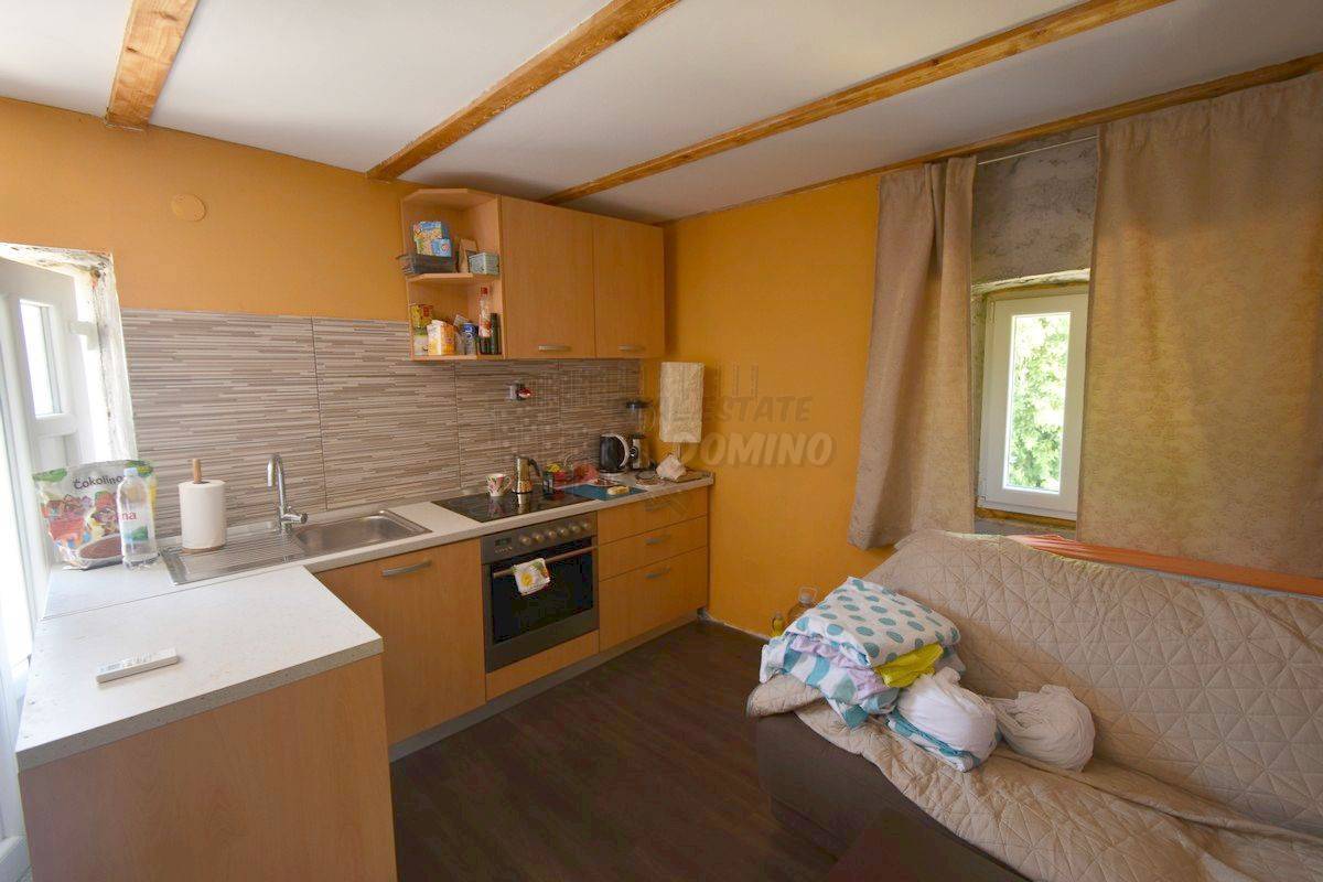 Stara kamnita hiša delno prenovljena! Šilo - okolica