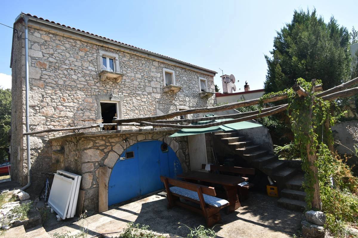 Stara kamnita hiša delno prenovljena! Šilo - okolica