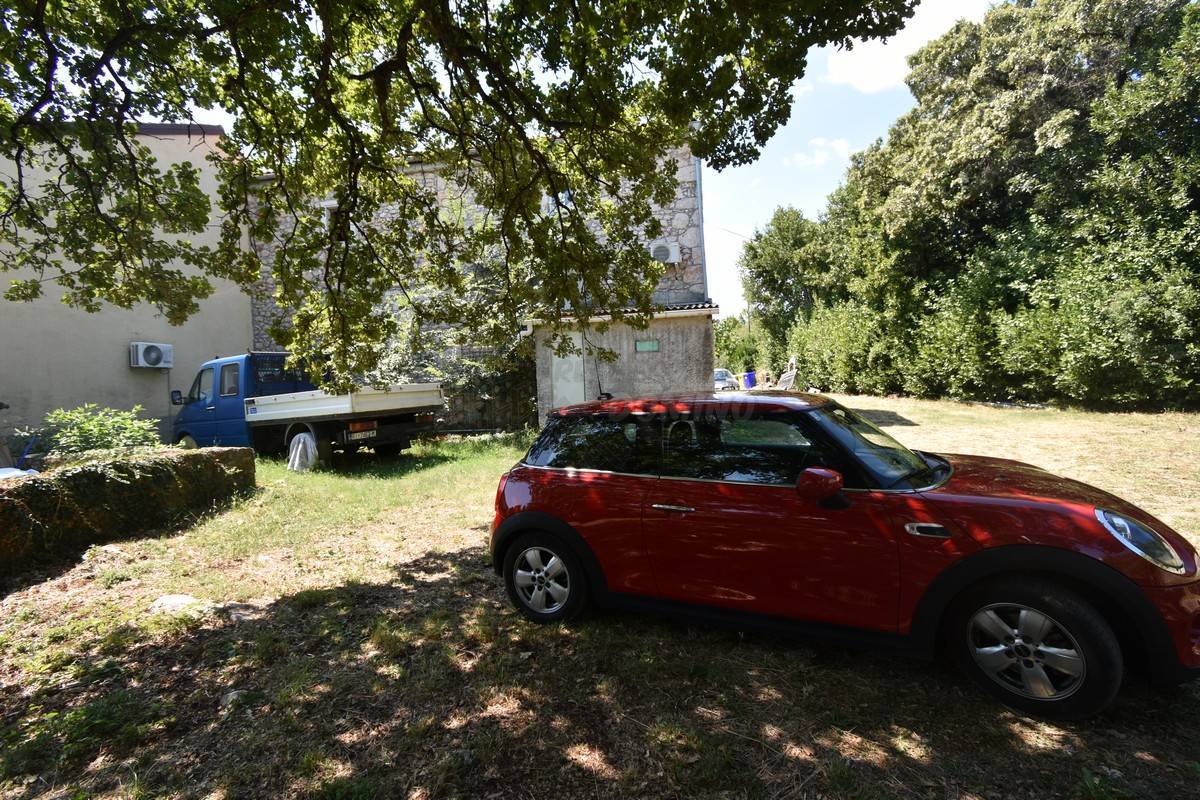 Stara kamnita hiša delno prenovljena! Šilo - okolica