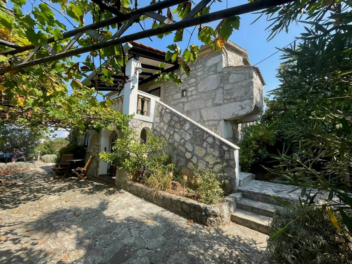 Čudovita prenovljena stara kamnita hiša! Otok Krk!!