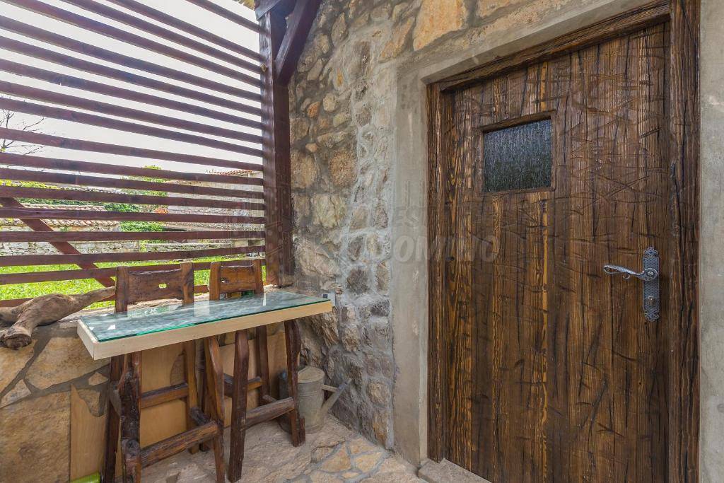 Čudovita obnovljena starina s strešno teraso!