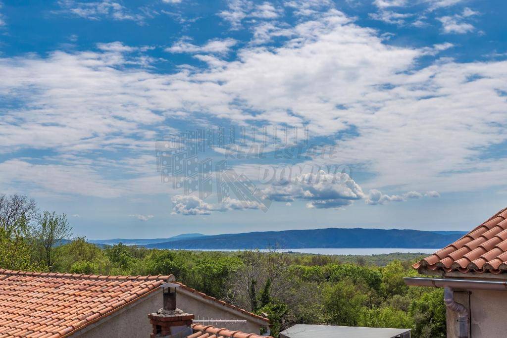 Čudovita obnovljena starina s strešno teraso!