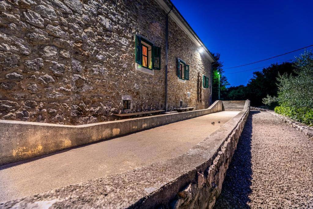 Kompleks obnovljenih hiš na otoku Krk! Dobrinj-okolica