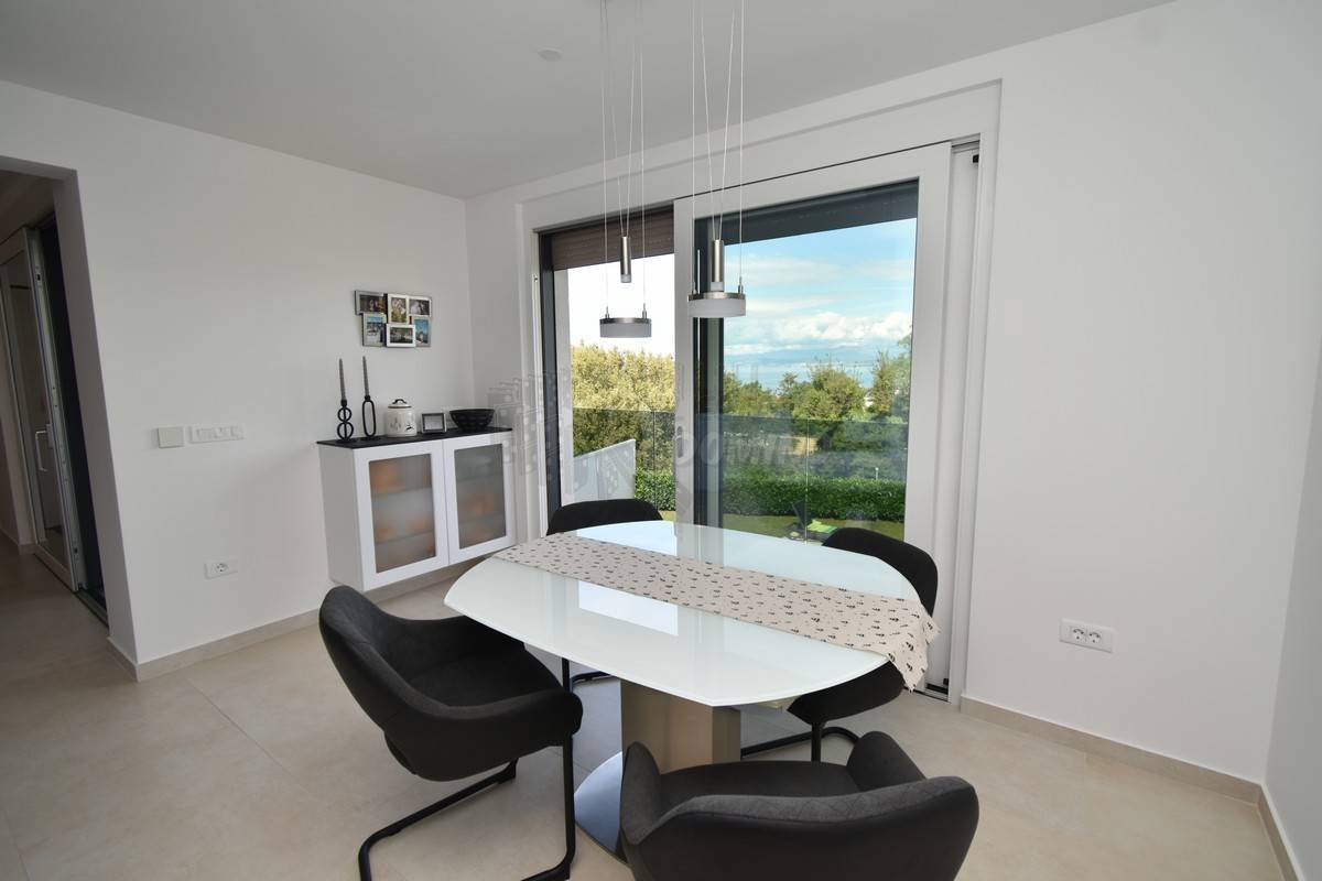 Elitni del Malinske, Rova, luksuzni apartma! Pogled na morje!