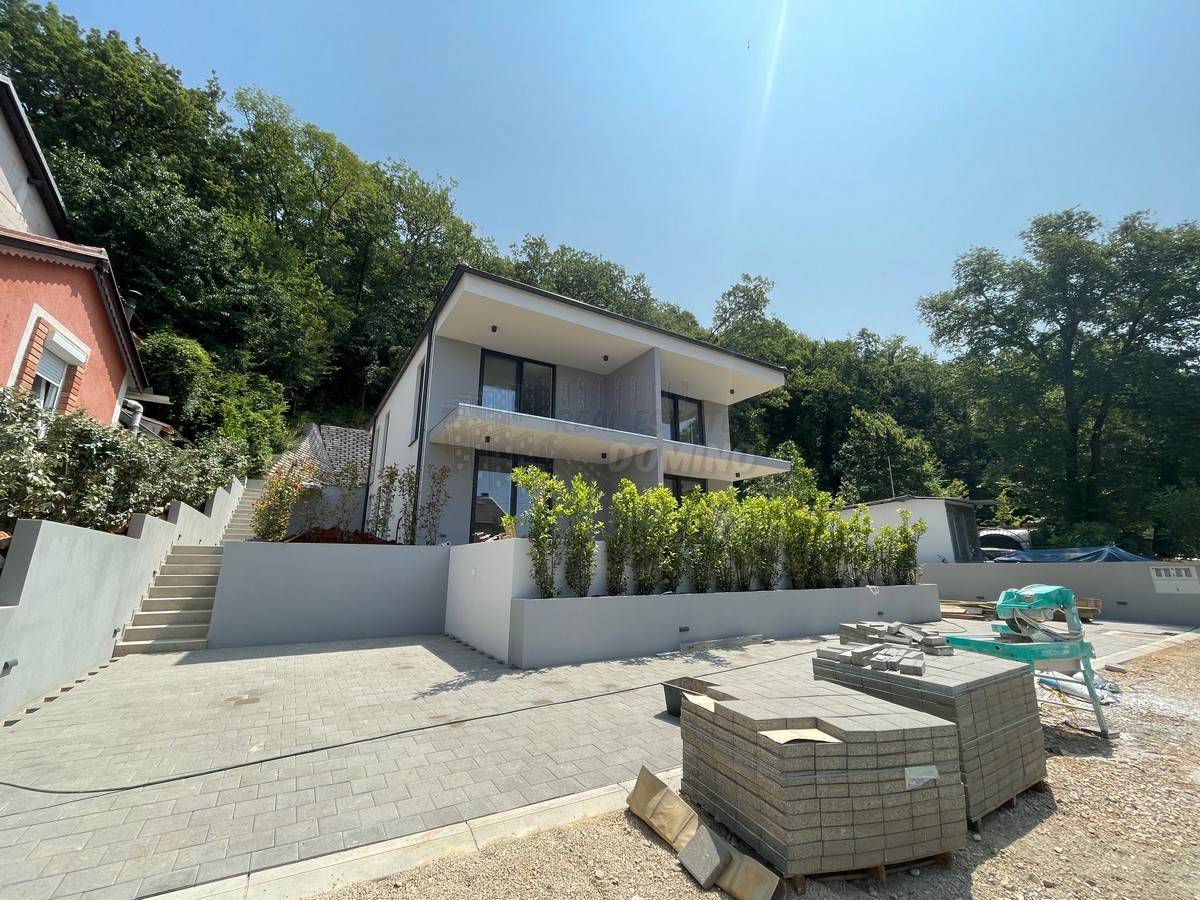 Stanovanje z vrtom in bazenom, novogradnja! Otok Krk