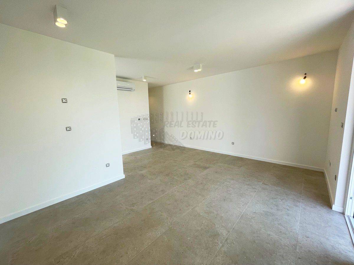 Stanovanje z vrtom in bazenom, novogradnja! Otok Krk