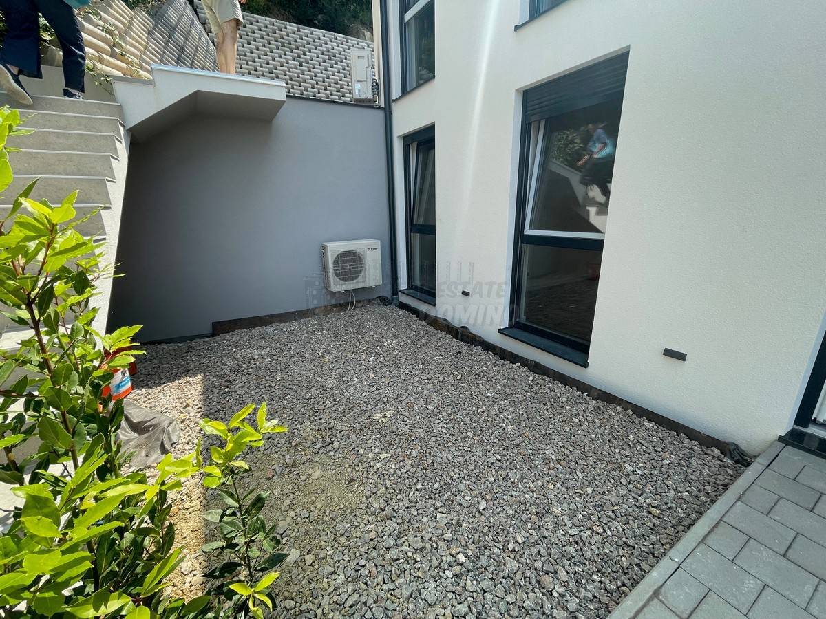 Stanovanje z vrtom in bazenom, novogradnja! Otok Krk