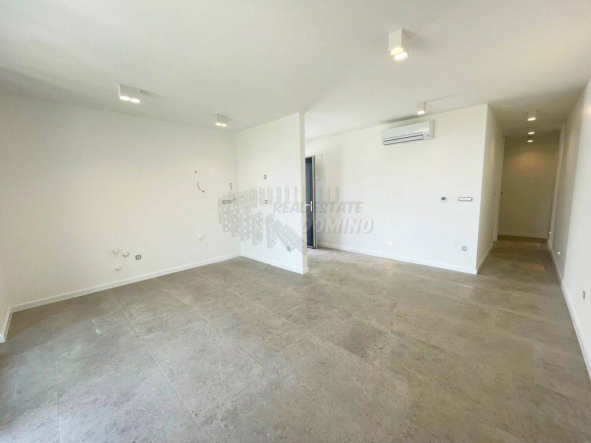 Stanovanje z vrtom in bazenom, novogradnja! Otok Krk