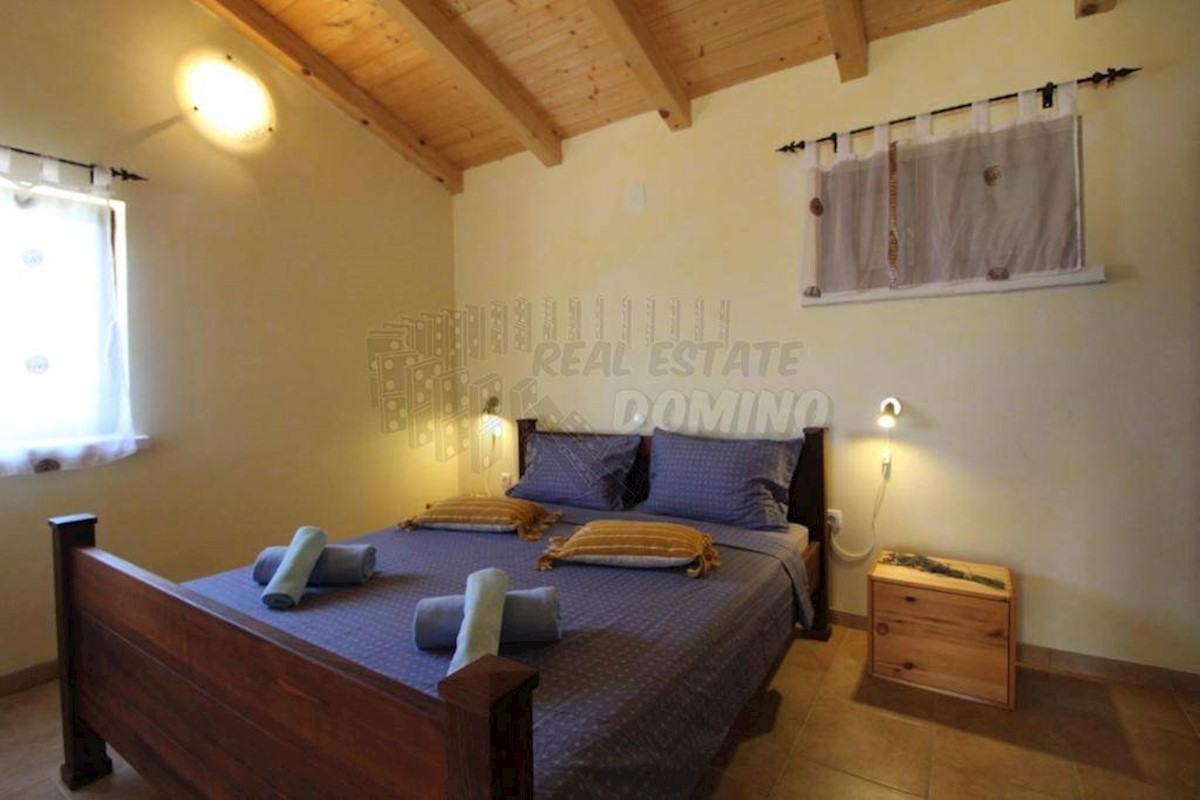 Edinstvena mediteranska vila z bazenom, savno in velikim vrtom!