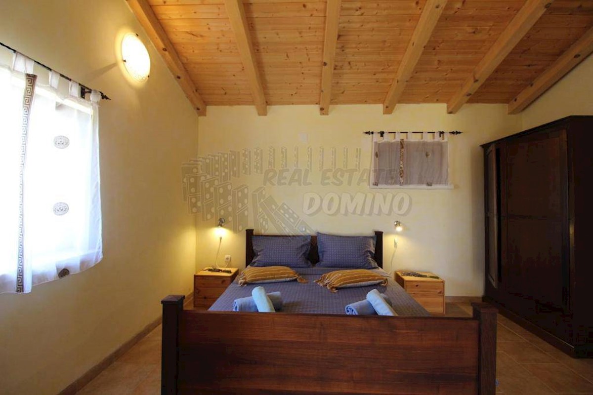 Edinstvena mediteranska vila z bazenom, savno in velikim vrtom!