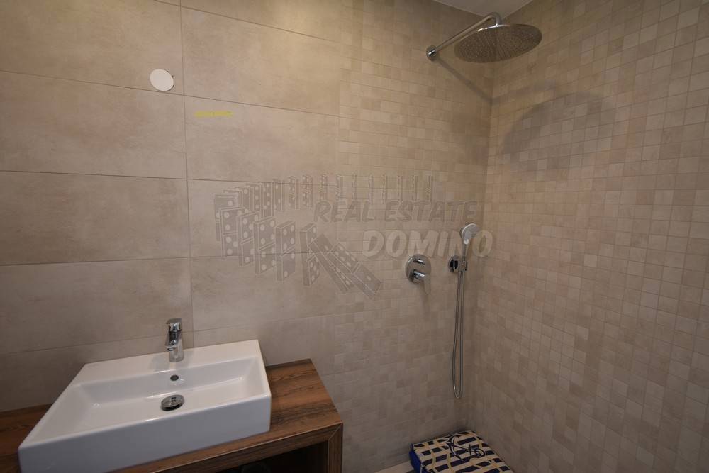 Luksuzni penthouse z bazenom na strehi in odprtim pogledom na morje!