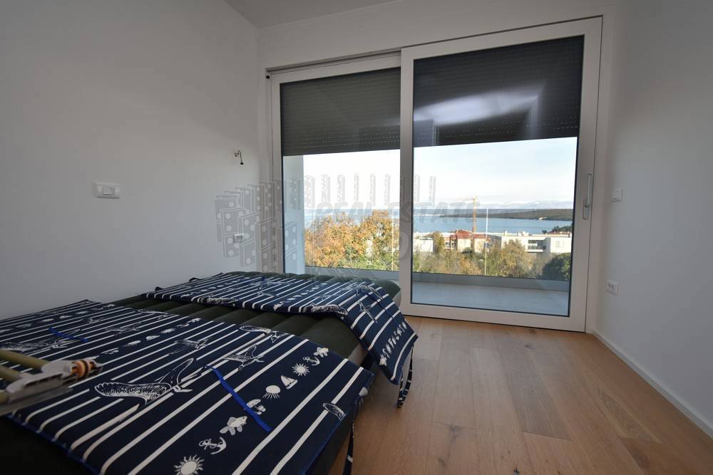 Luksuzni penthouse z bazenom na strehi in odprtim pogledom na morje!