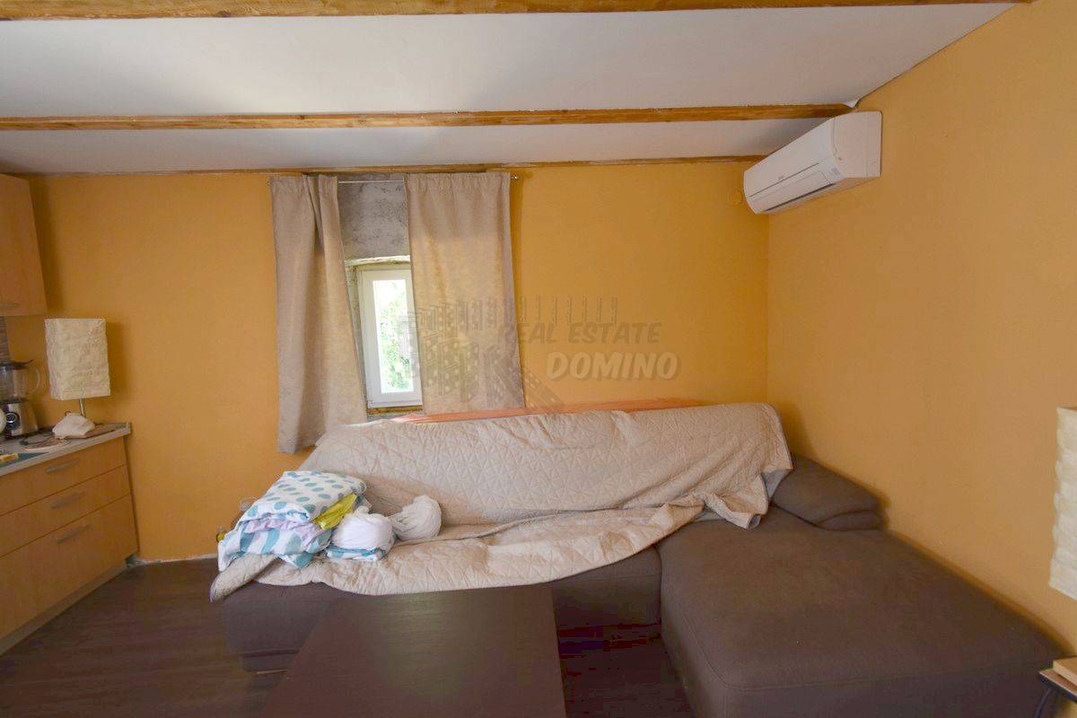 Stara kamnita hiša delno prenovljena! Šilo - okolica