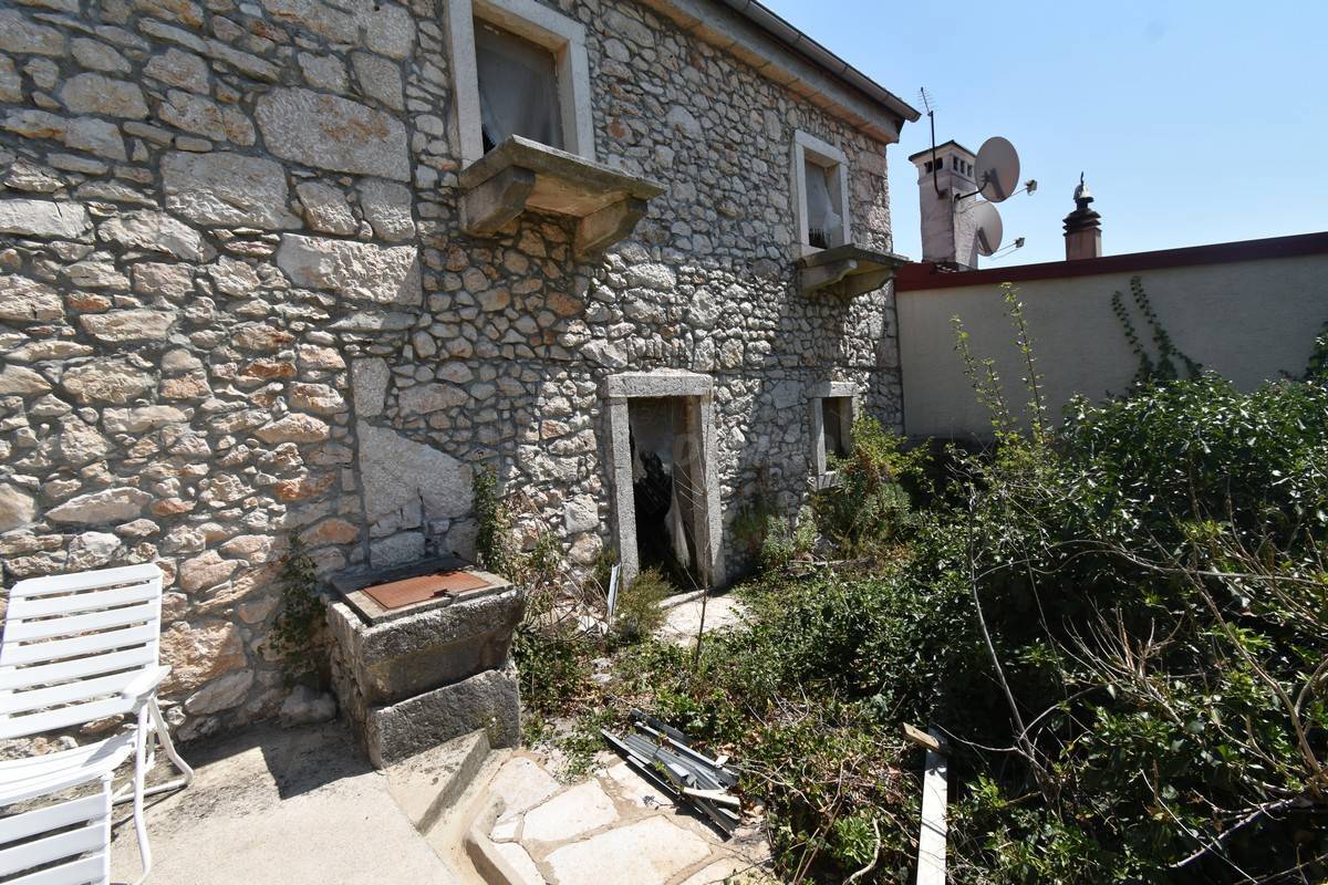 Stara kamnita hiša delno prenovljena! Šilo - okolica