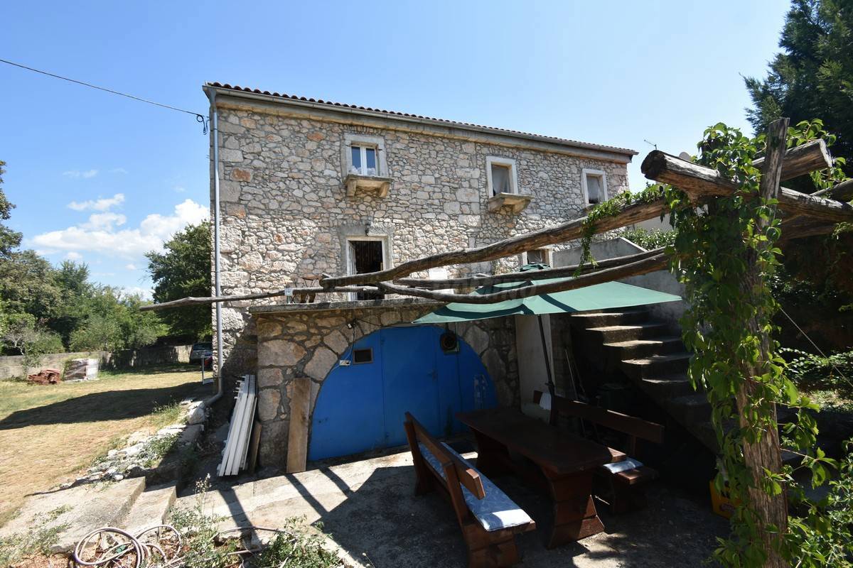 Stara kamnita hiša delno prenovljena! Šilo - okolica