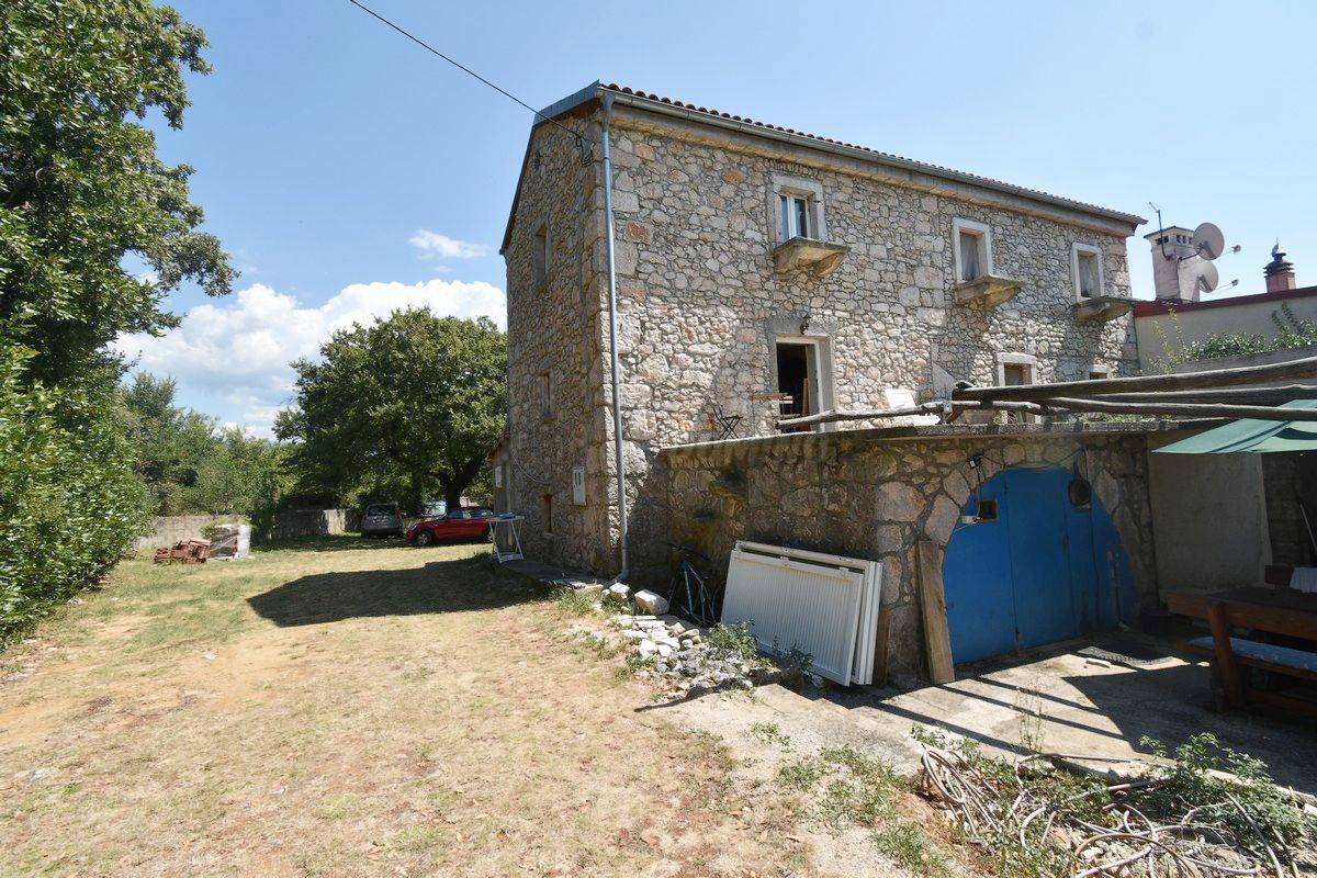 Stara kamnita hiša delno prenovljena! Šilo - okolica