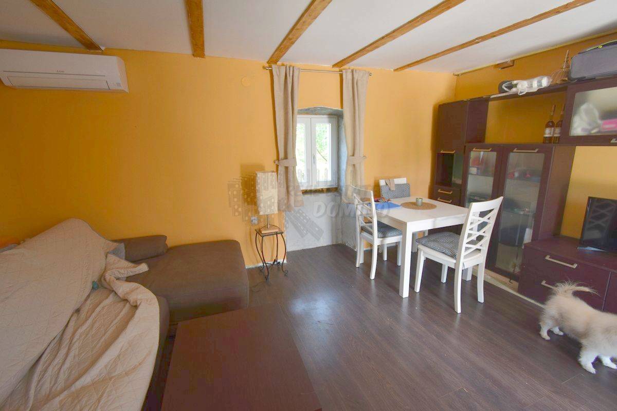 Stara kamnita hiša delno prenovljena! Šilo - okolica