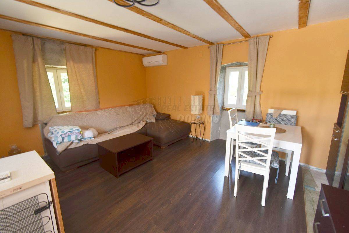 Stara kamnita hiša delno prenovljena! Šilo - okolica