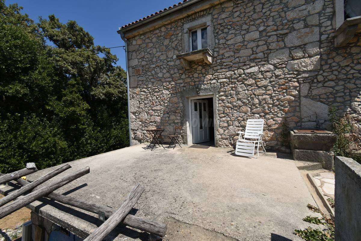 Stara kamnita hiša delno prenovljena! Šilo - okolica