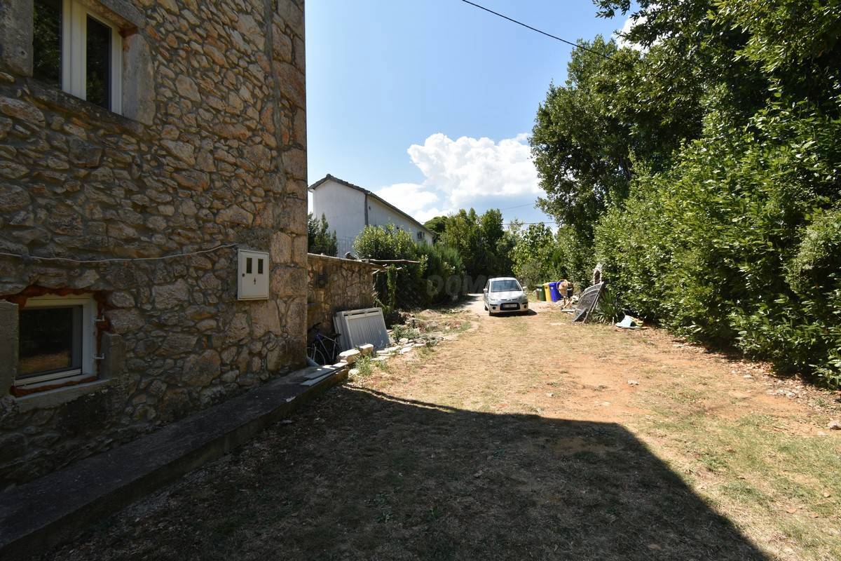 Stara kamnita hiša delno prenovljena! Šilo - okolica