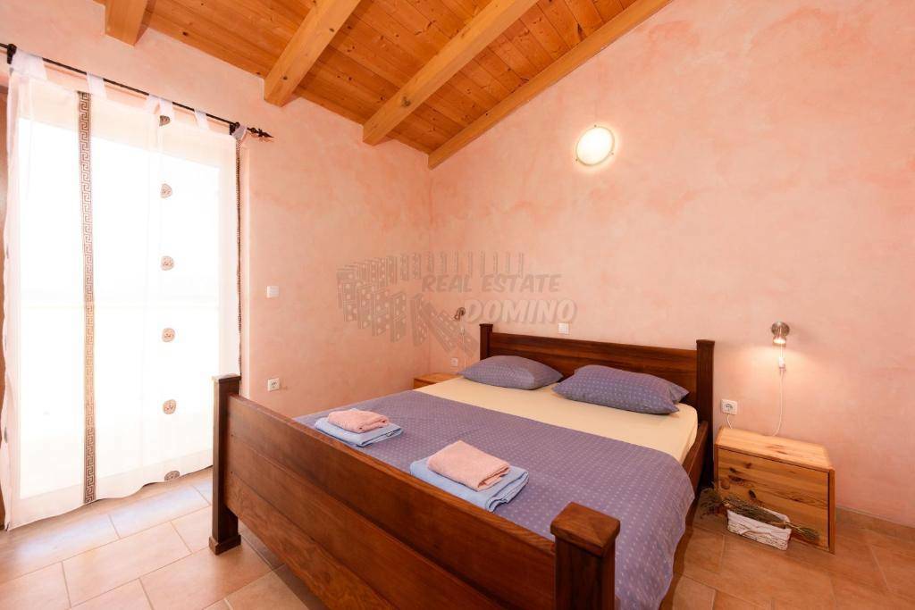Edinstvena mediteranska vila z bazenom, savno in velikim vrtom!