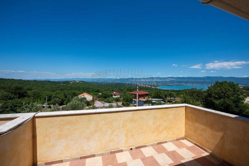 Edinstvena mediteranska vila z bazenom, savno in velikim vrtom!