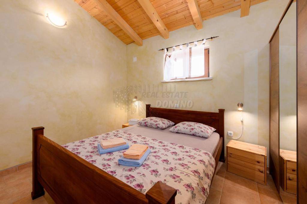 Edinstvena mediteranska vila z bazenom, savno in velikim vrtom!
