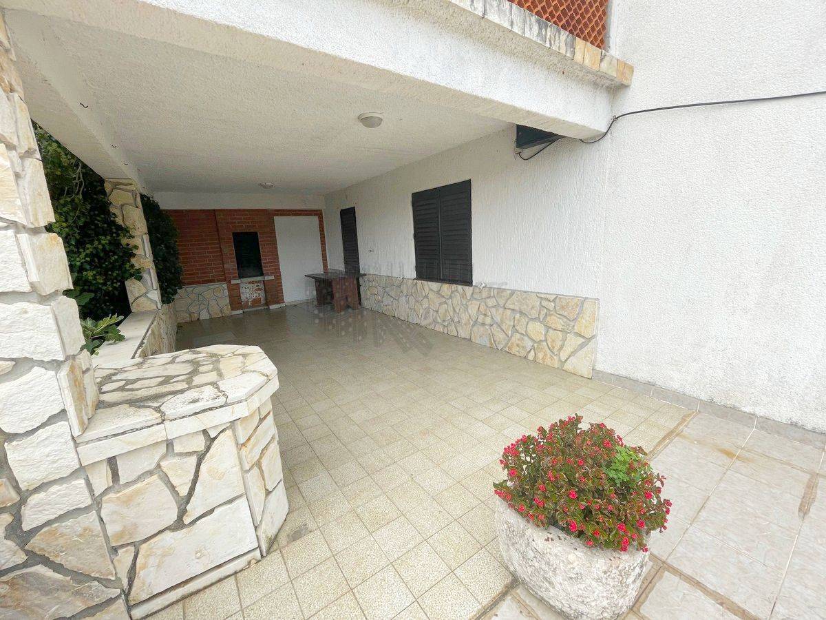 Hiša s 3 apartmaji in čudovitim razgledom! šilo!