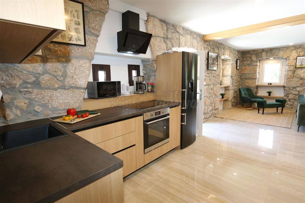 Prenovljena stara kamnita hiša! Otok Krk, Dobrinj